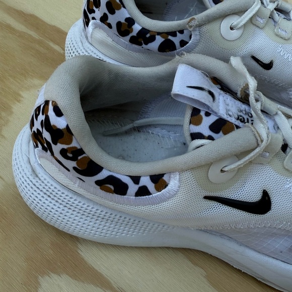 Nike React Escape RN Women’s White Leopard Print Running Shoes Size 8 - Picture 5 of 10